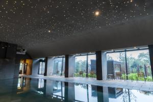 Bazén v ubytování Sono Calm Gyeongju nebo v jeho okolí