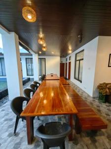 a conference room with a long wooden table and chairs at Aura Spring Resort in Los Baños +19 photos