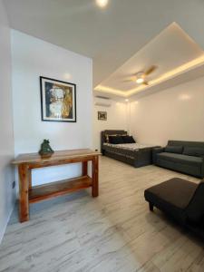 a living room with a couch and a table at Aura Spring Resort in Los Baños