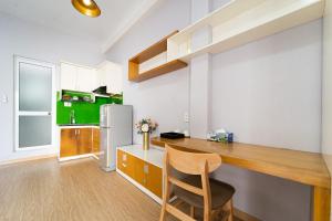 Kuchyň nebo kuchyňský kout v ubytování LOT Hotel