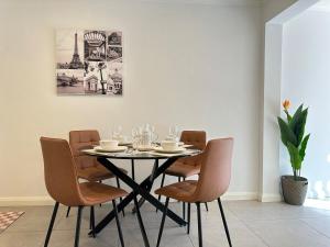 O zonă de relaxare la Charming 2BR Cottage in City Fringe Norwood