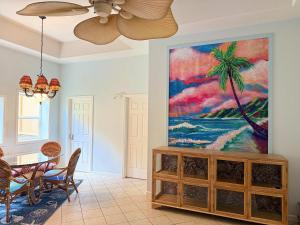 Φωτογραφία από το άλμπουμ του Half-Price Bed & Breakfast Steps from the Beach with AC σε Napili-Honokowai