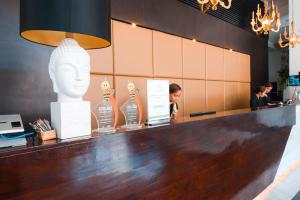 a counter in a restaurant with aumedumed head behind it at Hotel Pier Cuatro in Cebu City