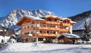 Nespecifikovaný výhled na hory nebo výhled na hory při pohledu z hotelu