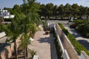 A garden outside Appartamenti Via Corfù - Le vie di Omero