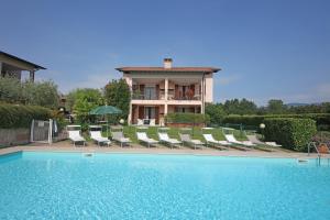 Afbeelding uit fotogalerij van Corte degli Olivi Appartamenti in Manerba del Garda