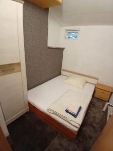 a small bedroom with a bed with a book on it at Apartment mit Gartenblick in Weiden
