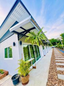 Zahrada ubytování โศภิษฐ์ เฮาส์ Sopit House