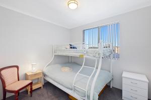 Ένα ή περισσότερα κρεβάτια σε δωμάτιο στο Immaculate Apartment at The Entrance, Tides of Fairport