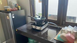 a kitchen counter with a bowl on top of a mixer at Canal hut 2 - Chaloklum in Chaloklum