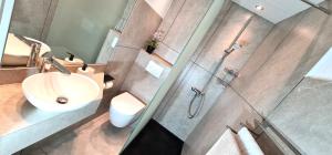 Ένα μπάνιο στο 3,5 room Suite, kitchen, terrace in upper town