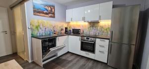 Η κουζίνα ή μικρή κουζίνα στο 3,5 room Suite, kitchen, terrace in upper town