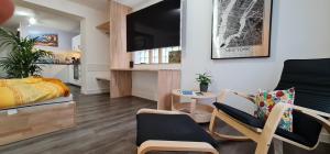 Μια τηλεόραση ή/και κέντρο ψυχαγωγίας στο 3,5 room Suite, kitchen, terrace in upper town +11 φωτογραφίες