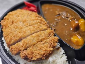 a plate of food with rice and a bowl of curry at 民宿たけだ家 in Saka