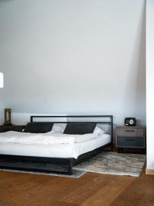 Ένα ή περισσότερα κρεβάτια σε δωμάτιο στο Unique Oldtown Apartment / Loft