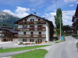 Gallery image of Daniela Apartment in Cortina dʼAmpezzo