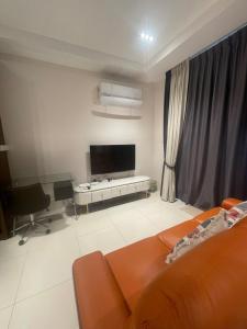 Μια τηλεόραση ή/και κέντρο ψυχαγωγίας στο Lovely Riverine studio rda1608A with balcony