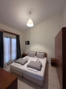 Ένα ή περισσότερα κρεβάτια σε δωμάτιο στο Aelia Apartments
