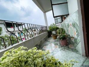 Un balcon sau o terasă la Marias Homestay Spacious Units Family & Group Friendly
