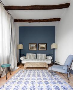 a blue bedroom with a bed and a blue wall at Relais Regina Giovanna in Sorrento