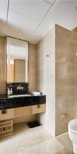 Koupelna v ubytování Holiday Inn Chengdu Oriental Plaza -Chunxi Road Taikoo Li Branch + 150 fotografií