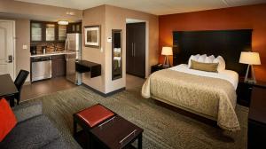 
A room at Staybridge Suites Hamilton - Downtown, an IHG Hotel
