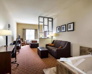 a living room with a couch and a tub in a hotel room at Comfort Suites near NASA - Clear Lake in Webster +108 photos