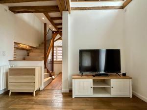 TV a/nebo společenská místnost v ubytování Maison cosy à côté de Beaune