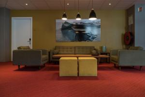 A seating area at Hotel Isafjordur - Horn