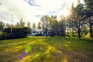 Garður Stay Inn & Secret Lagoon included!外面的花园