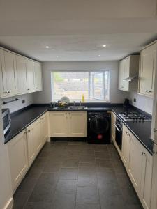 Dapur atau dapur kecil di Home at Richmond - Maypole Road - Clifton +8 gambar