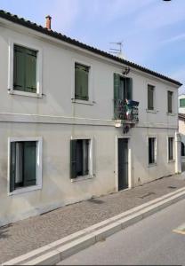 Το κτήριο όπου στεγάζεται  το διαμέρισμα +12 φωτογραφίες