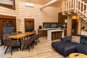 Χώρος καθιστικού στο Log House