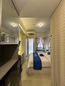 Postel nebo postele na pokoji v ubytování Apartement Transpark Juanda Bekasi By Ensroom
