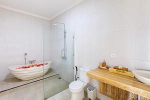 Ένα μπάνιο στο Kaylas Hill Resort