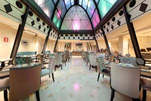 Restauracja lub miejsce do jedzenia w obiekcie Eurostars Casa de la Lírica