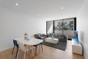 a living room with a table and a couch at Bright & Stylish 2-Bedroom Escape in Gordon in Gordon