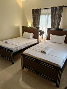 Ένα ή περισσότερα κρεβάτια σε δωμάτιο στο Modern Stand alone estate house