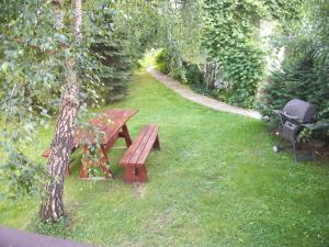 Ogród w obiekcie Domek i Apartamenty Stokrotka