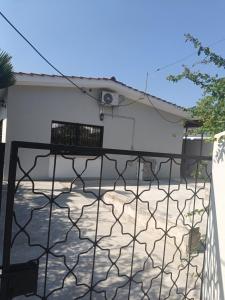 Το κτήριο όπου στεγάζεται  το διαμέρισμα