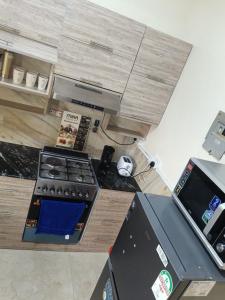 Η κουζίνα ή μικρή κουζίνα στο Modern Stand alone estate house