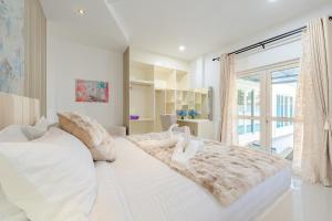 Ένα ή περισσότερα κρεβάτια σε δωμάτιο στο Platinum Villa Rawai +91 φωτογραφίες