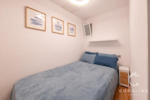 Una cama o camas en una habitación de Coraline House Las Canteras