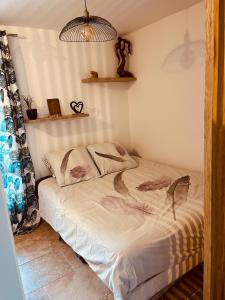 a small bedroom with a bed with white sheets at Appartement - Sanary-sur-Mer in Sanary-sur-Mer