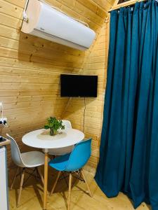 Televisyen dan/atau pusat hiburan di Cozy Home Buknari