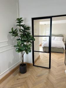 Postel nebo postele na pokoji v ubytování Luxury Flat in Shaftesbury by JOT STAYS