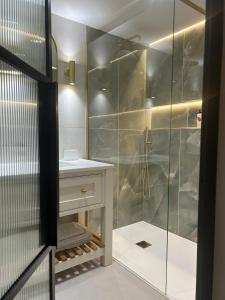 Koupelna v ubytování Luxury Flat in Shaftesbury by JOT STAYS + 37 fotografií