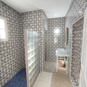 Ένα μπάνιο στο Villa Paco 2 suites & piscine privée proche du lagon