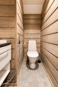 Phòng tắm tại Kinos B Visit Levi +25 ảnh