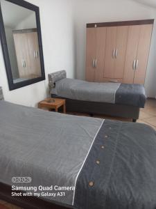 Postel nebo postele na pokoji v ubytování Mesklip Caravan Park
